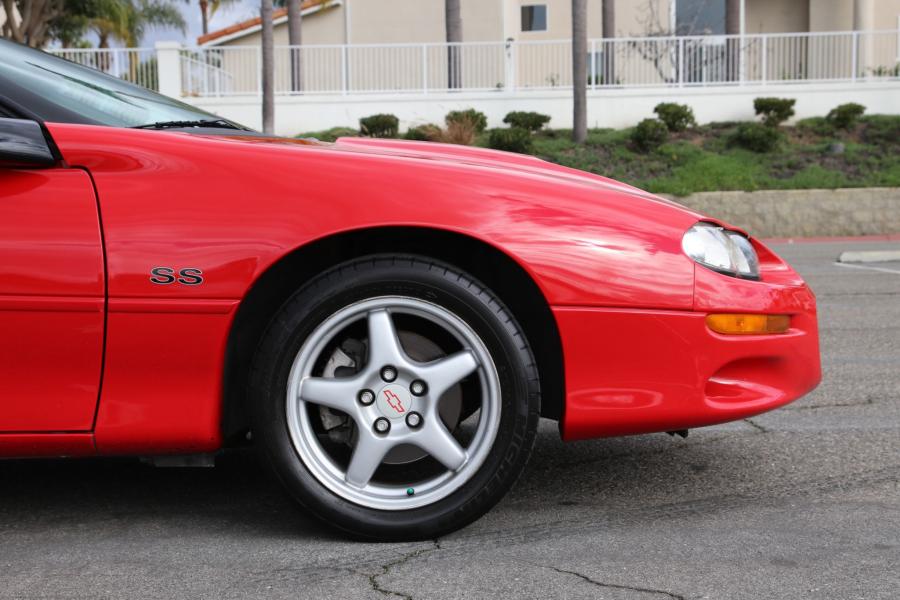 Детали экстерьера Chevrolet Camaro Z28 SS 1998 года  (фото 41 из 94)